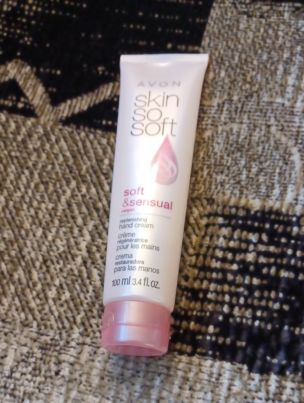 4/$40 New Avon Skin So Soft Hand Cream (Soft & Sensusal) - 100 ml